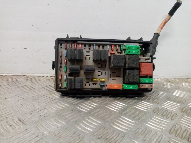 Recambio de caja reles / fusibles para opel corsa d enjoy referencia OEM IAM 13217392ef   Recambio de caja reles / fusibles para opel corsa d enjoy referencia OEM IAM 13217392ef