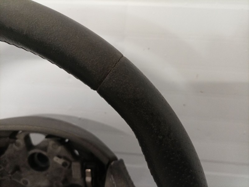 Recambio de volante para renault megane ii berlina 3p referencia OEM IAM 8200276081  