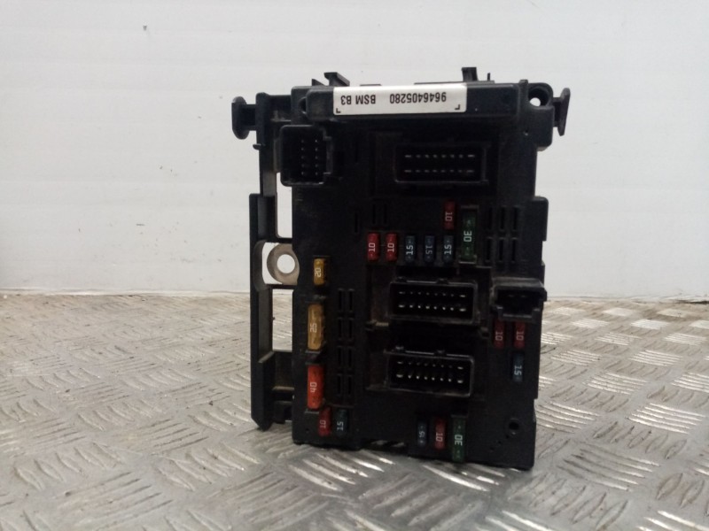 Recambio de caja reles / fusibles para citroën xsara 2.0 hdi sx referencia OEM IAM 9646405280  