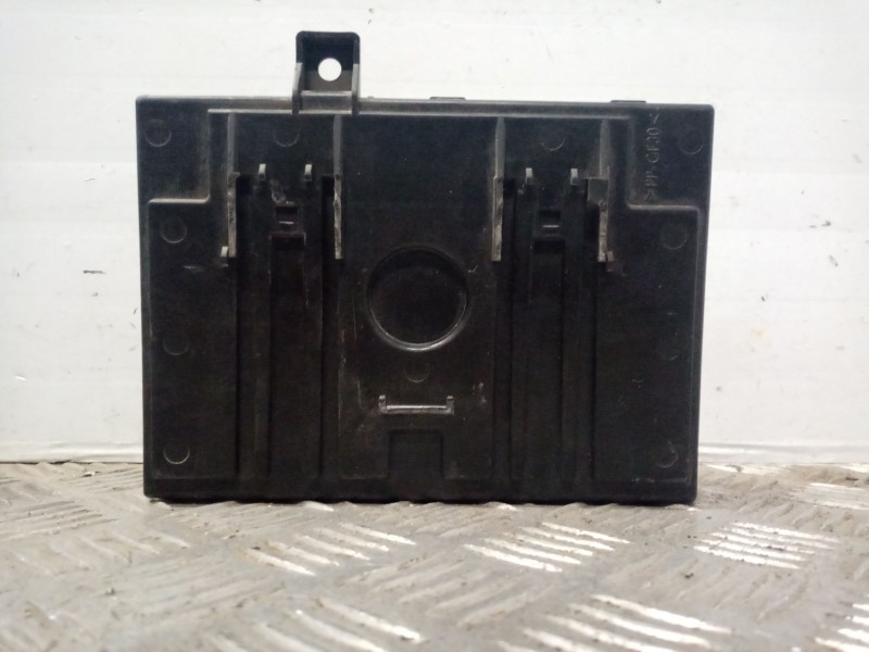 Recambio de caja reles / fusibles para ford fiesta (cb1) trend referencia OEM IAM 8v5115k600cf 2027109 