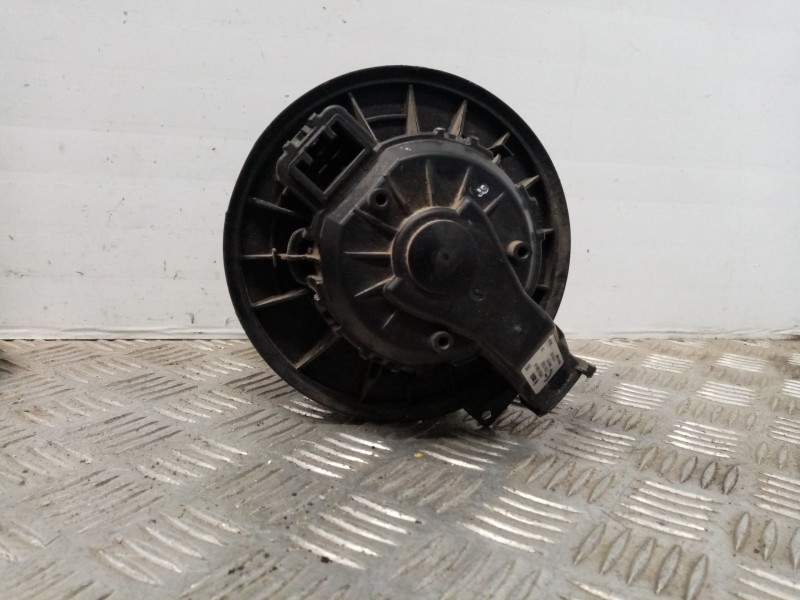 Recambio de ventilador calefaccion para ford fiesta (cb1) trend referencia OEM IAM VP8E2H78456AA 0130115551 
