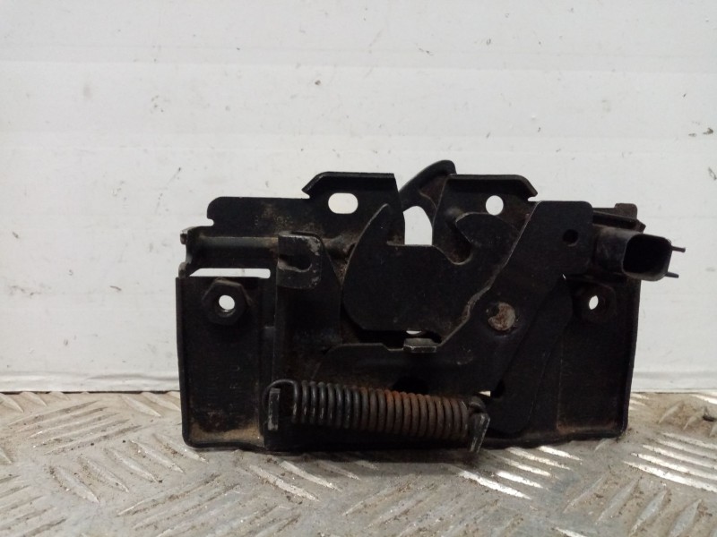 Recambio de cerradura capot para ford fiesta (cb1) trend referencia OEM IAM 1831520  