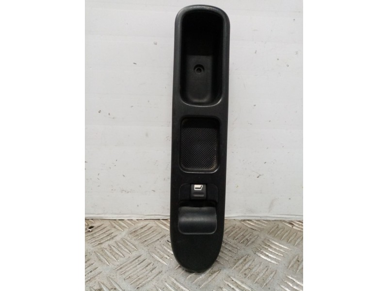 Recambio de mando elevalunas delantero derecho para peugeot 307 (s1) 1.4 hdi referencia OEM IAM 27462  