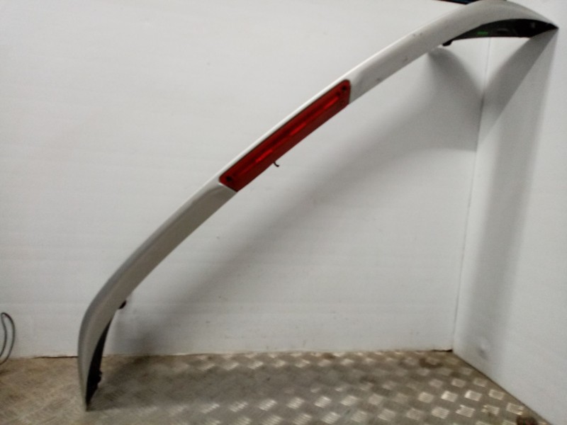 Recambio de aleron trasero para ford fiesta (cb1) trend referencia OEM IAM 8A61A44210B  