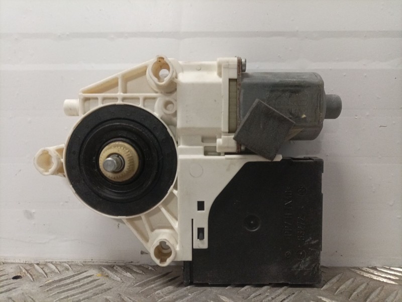 Recambio de motor elevalunas delantero derecho para audi a3 (8p) referencia OEM IAM 8P0959802A 8P0959802A S006060014