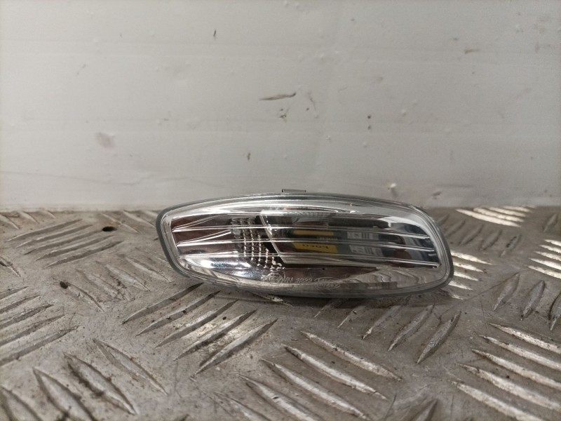 Recambio de piloto lateral derecho para peugeot 207 1.4 hdi referencia OEM IAM    Recambio de piloto lateral derecho para peugeot 207 1.4 hdi referencia OEM IAM