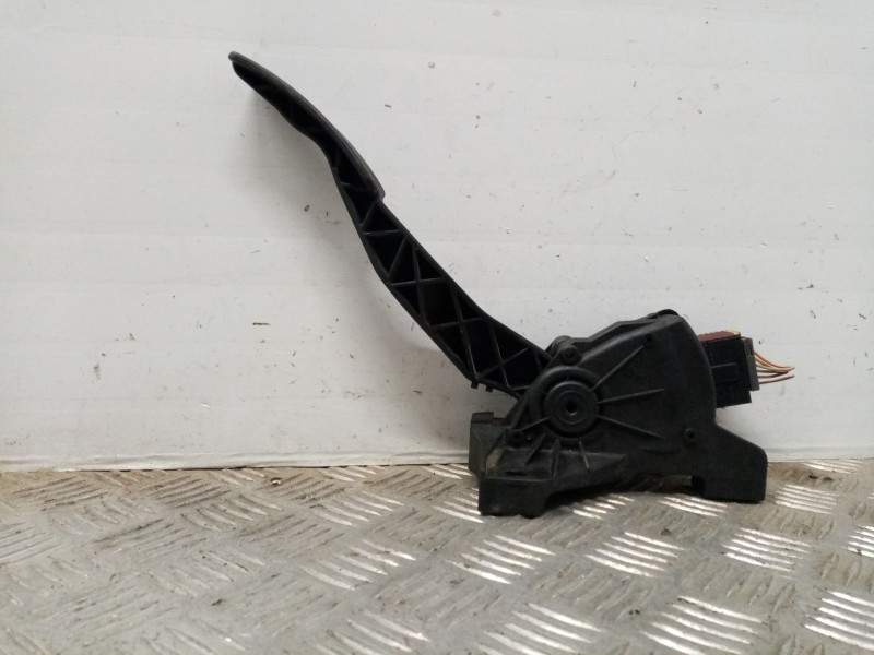 Recambio de potenciometro pedal para mitsubishi colt berlina 3 (cz) referencia OEM IAM A4543000304  