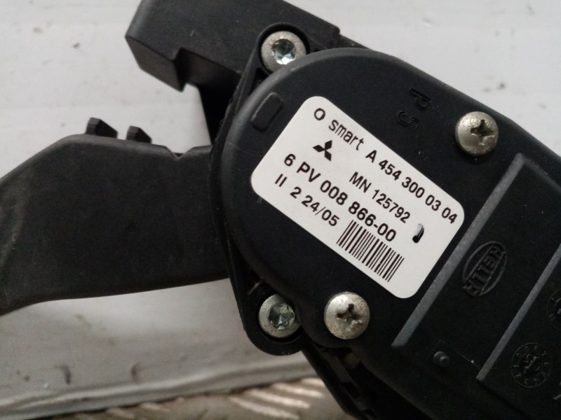 Recambio de potenciometro pedal para mitsubishi colt berlina 3 (cz) referencia OEM IAM A4543000304  