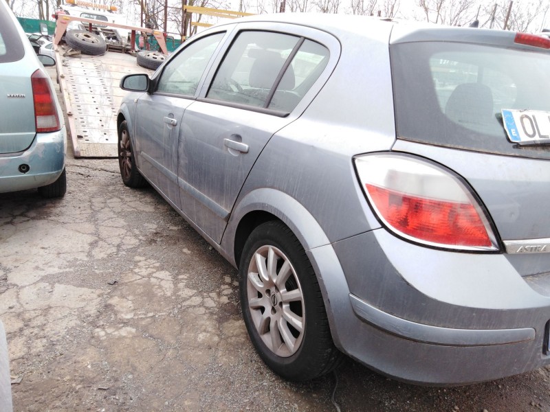 opel astra h (a04) del año 2004