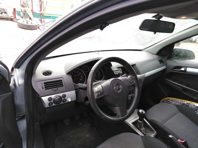 opel astra h (a04) del año 2004