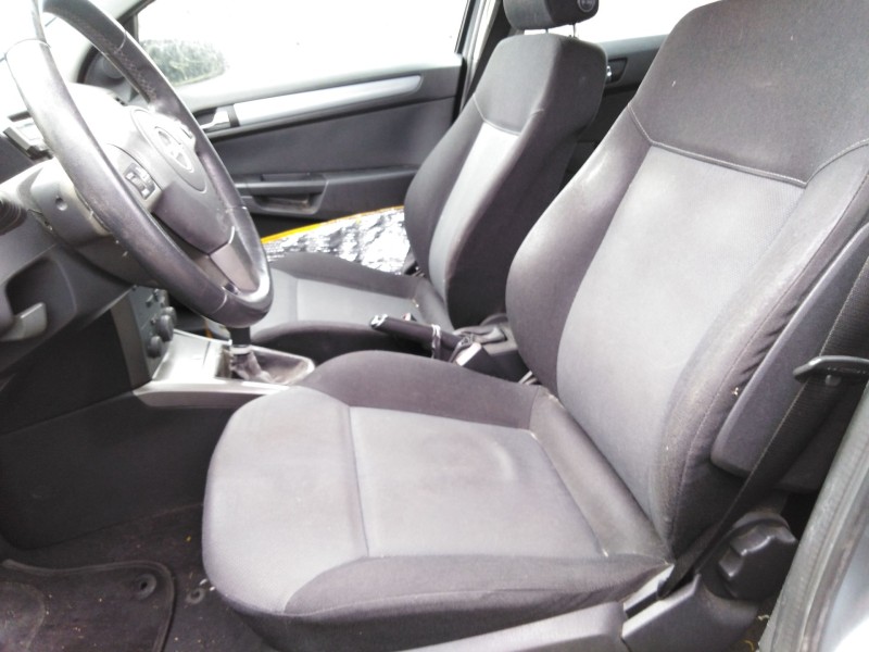 opel astra h (a04) del año 2004