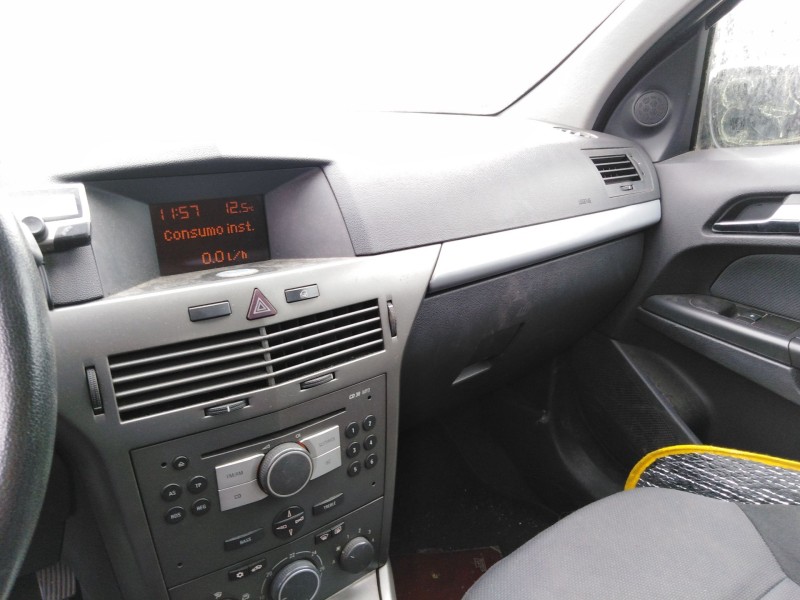 opel astra h (a04) del año 2004