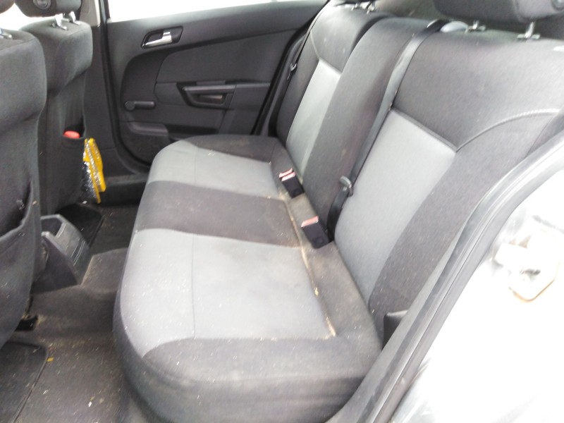 opel astra h (a04) del año 2004