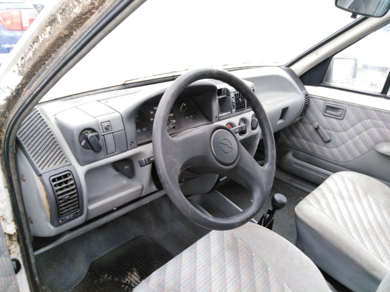 opel corsa a fastback (s83) del año 1982