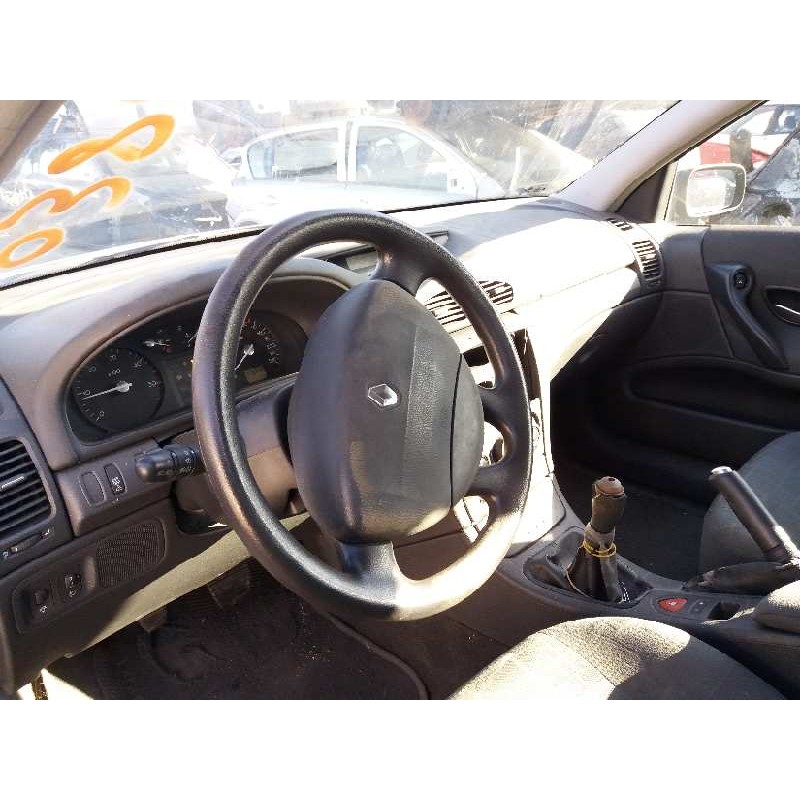 renault laguna ii (bg0) authentique   |   11.01 - 12.05 | 2001 - 2005 | 101 cv / 74 kw del año 2001