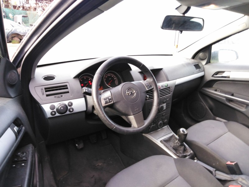 opel astra h gtc (a04) del año 2005