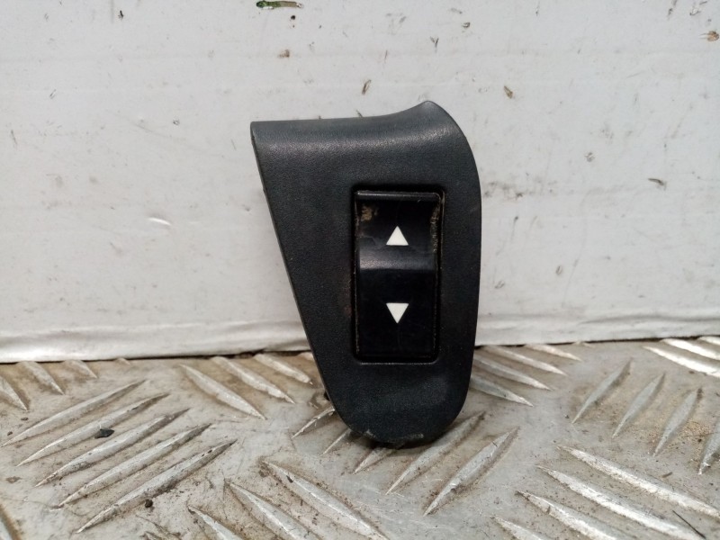 Recambio de mando elevalunas delantero derecho para fiat stilo (192) 1.9 jtd cat referencia OEM IAM   