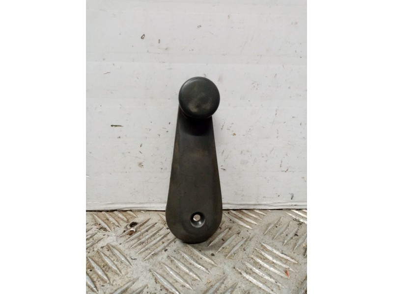 Recambio de maneta elevalunas delantera derecha para seat marbella 0.9 referencia OEM IAM 1895081  