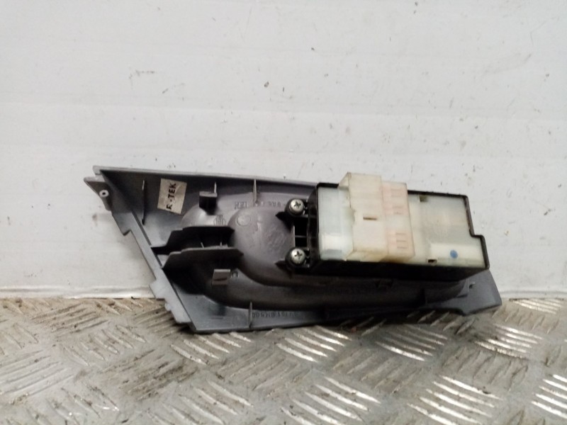 Recambio de mando elevalunas delantero izquierdo para nissan almera (n16/e) referencia OEM IAM 80961bm500  