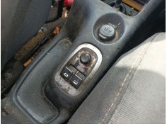 Recambio de mando elevalunas delantero izquierdo para peugeot 206 sedán 1.4 hdi eco 70 referencia OEM IAM    2