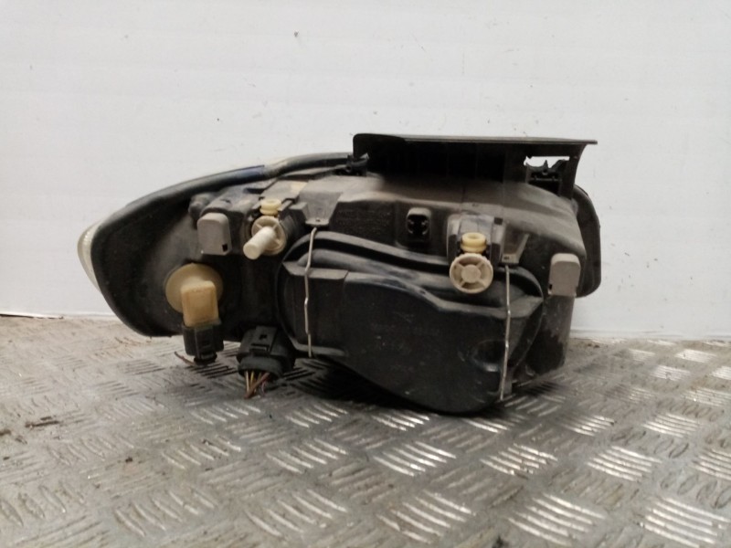 Recambio de faro izquierdo para seat ibiza ii (6k1) 1.4 16v referencia OEM IAM   