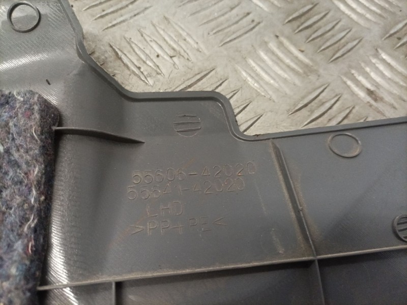 Recambio de consola central para toyota rav 4 funcruiser (a1) básico referencia OEM IAM 5560642020 5564142020 