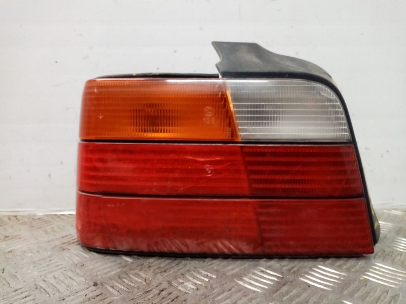 Recambio de piloto trasero izquierdo para bmw 3 (e30) 318 i referencia OEM IAM   