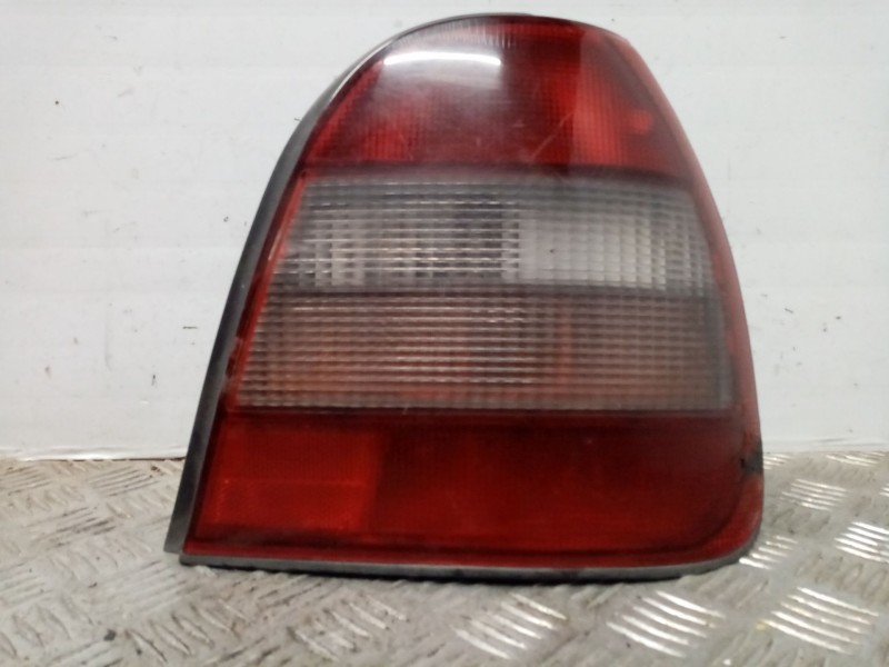 Recambio de piloto trasero derecho para nissan sunny berlina (n14) 2.0 diesel referencia OEM IAM   