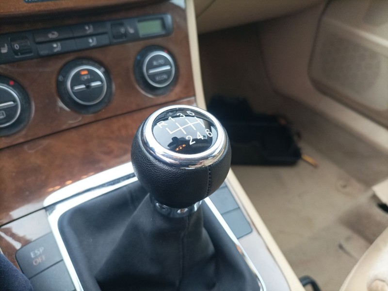 Recambio de pomo palanca cambio para volkswagen passat b6 (3c2) 1.9 tdi referencia OEM IAM   