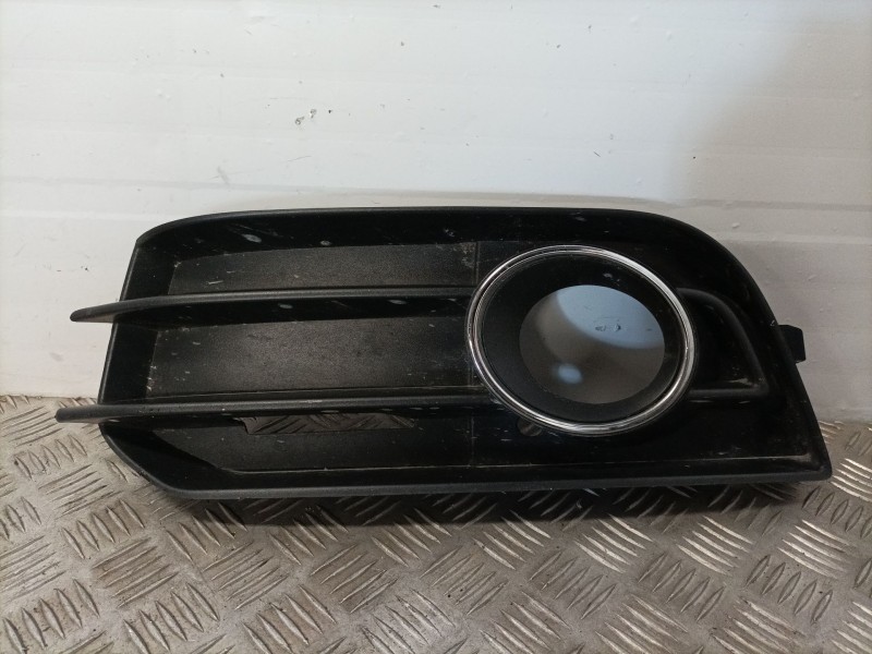 Recambio de rejilla paragolpes izquierdo para audi a1 (8x) referencia OEM IAM 8X0807681A  