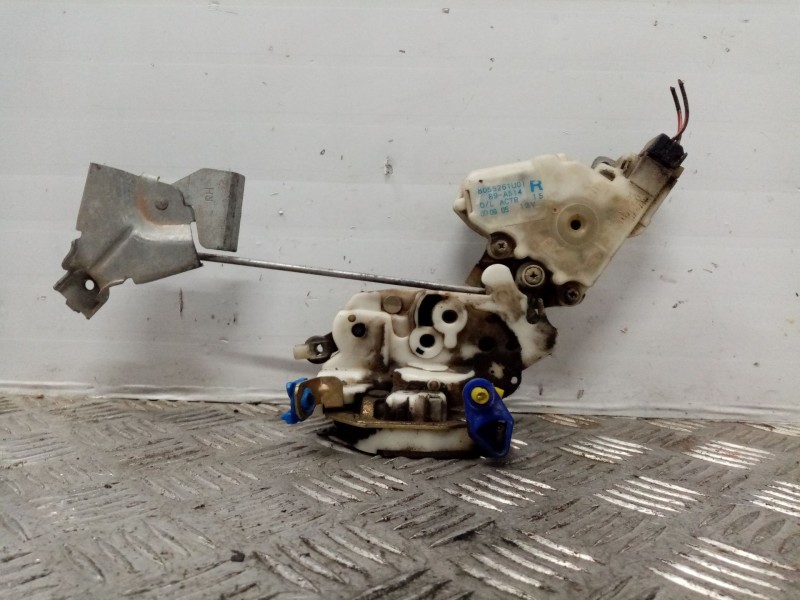 Recambio de cerradura puerta delantera derecha para nissan serena (c23m) 2.3 diesel referencia OEM IAM    Recambio de cerradura puerta delantera derecha para nissan serena (c23m) 2.3 diesel referencia OEM IAM