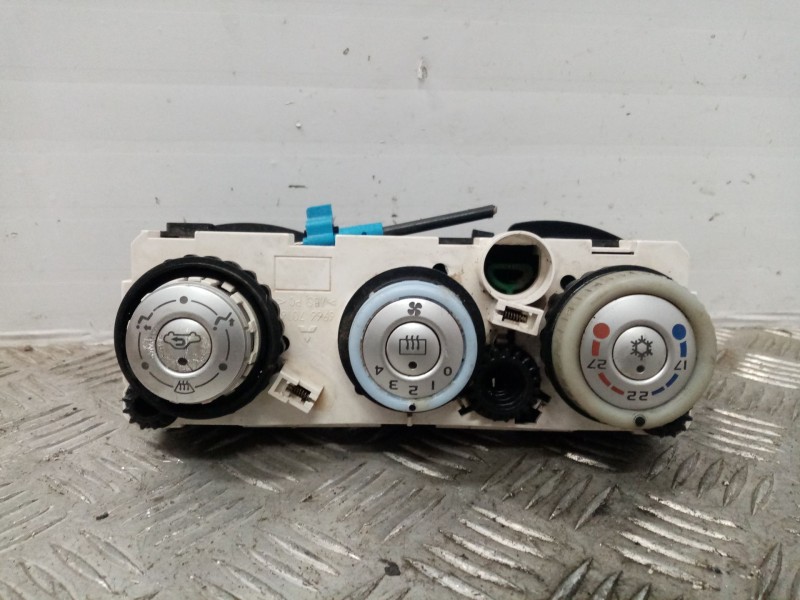 Recambio de mando calefaccion / aire acondicionado para mitsubishi colt berlina 3 (cz) referencia OEM IAM 69667301  