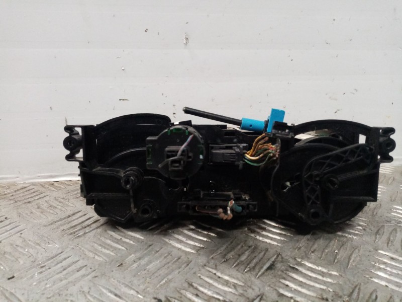 Recambio de mando calefaccion / aire acondicionado para mitsubishi colt berlina 3 (cz) referencia OEM IAM 69667301  
