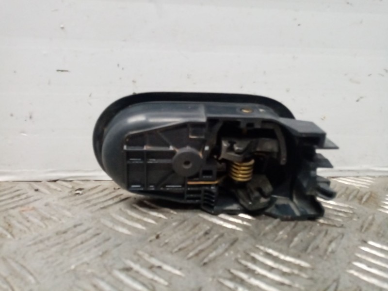 Recambio de maneta interior delantera izquierda para mitsubishi colt berlina 3 (cz) referencia OEM IAM   