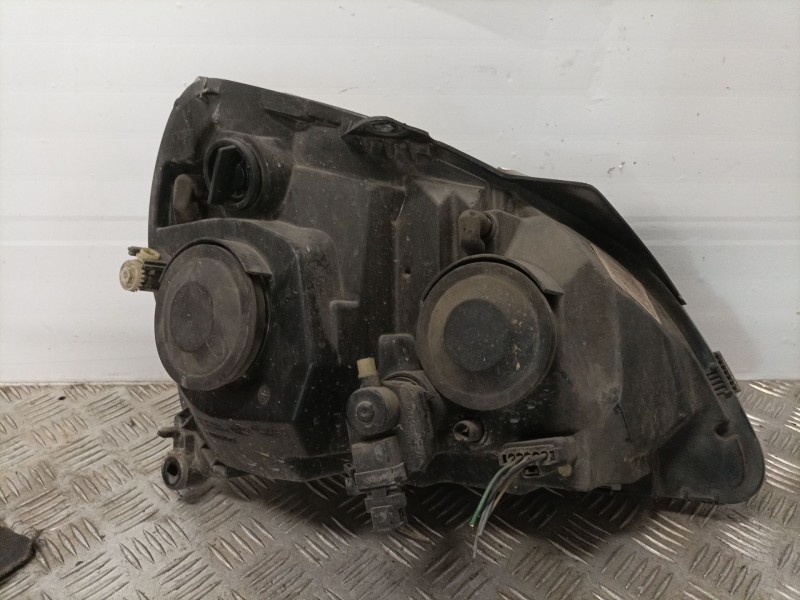 Recambio de faro derecho para renault clio ii (bb_, cb_) 1.2 (bb0a, bb0f, bb10, bb1k, bb28, bb2d, bb2h, cb0a,... referencia OEM  Recambio de faro derecho para renault clio ii (bb_, cb_) 1.2 (bb0a, bb0f, bb10, bb1k, bb28, bb2d, bb2h, cb0a,... referencia OEM