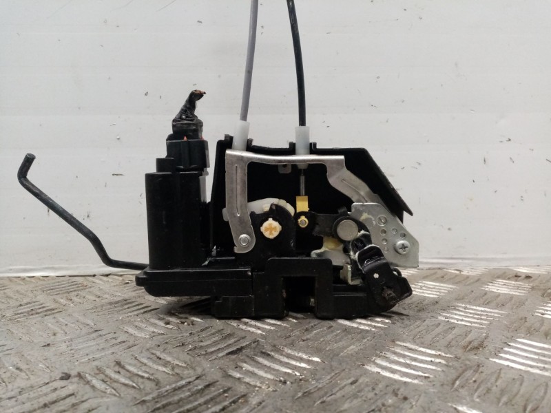 Recambio de cerradura puerta trasera izquierda para hyundai i10 referencia OEM IAM   