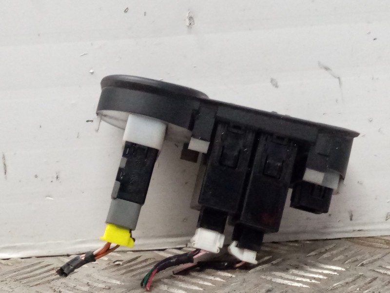 Recambio de mando regulacion luces para hyundai i10 referencia OEM IAM 201004787  