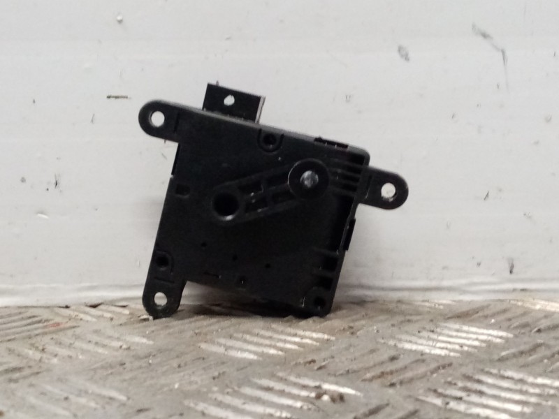 Recambio de motor apertura trampillas climatizador para hyundai i10 referencia OEM IAM   