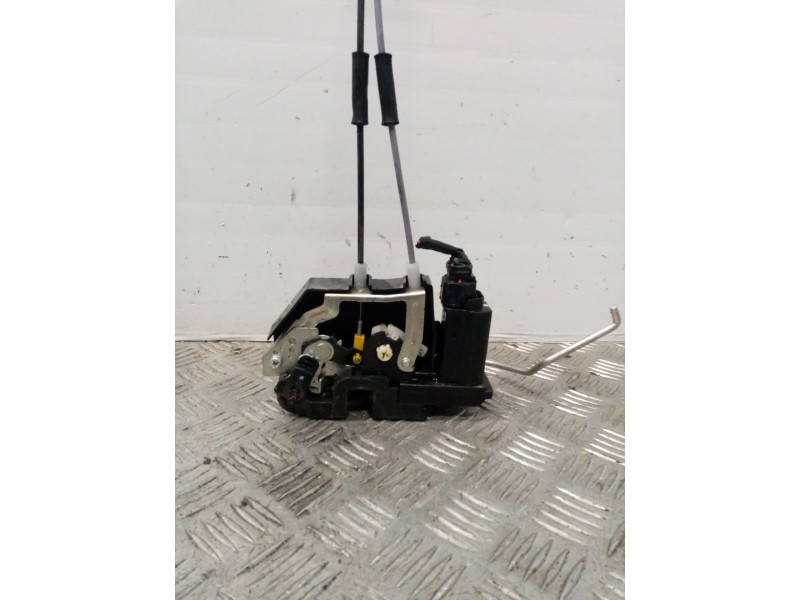 Recambio de cerradura puerta trasera derecha para hyundai i10 referencia OEM IAM   