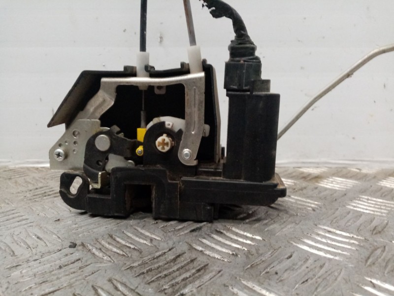 Recambio de cerradura puerta delantera derecha para hyundai i10 referencia OEM IAM   