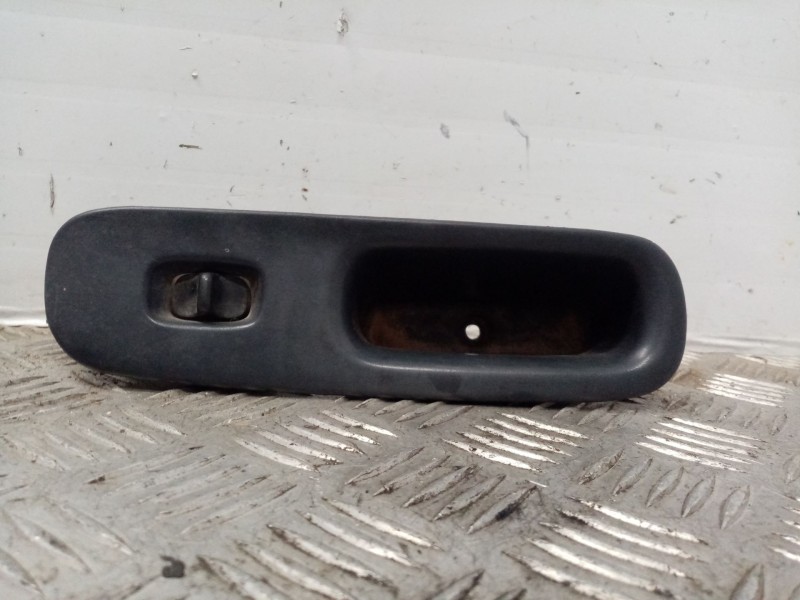 Recambio de mando elevalunas trasero derecho para nissan sunny berlina (n14) 2.0 diesel referencia OEM IAM   