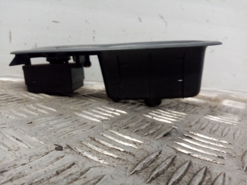 Recambio de mando elevalunas trasero derecho para nissan sunny berlina (n14) 2.0 diesel referencia OEM IAM   