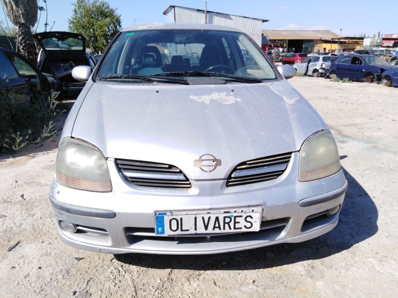nissan almera tino (v10) del año 2000