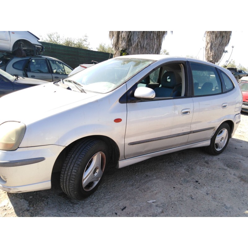 nissan almera tino (v10) del año 2000