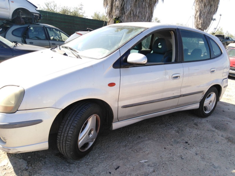 nissan almera tino (v10) del año 2000