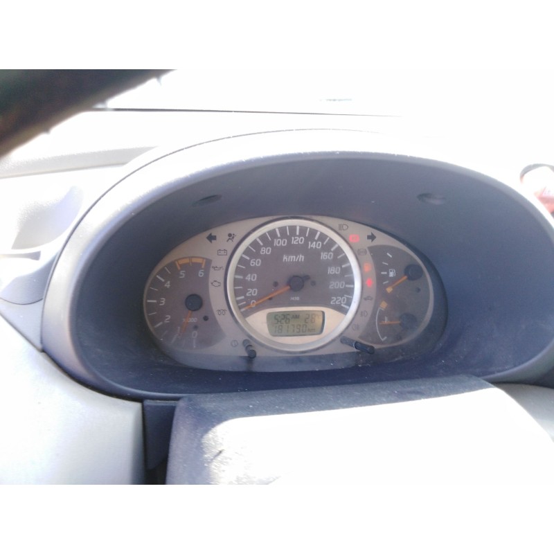 nissan almera tino (v10) del año 2000