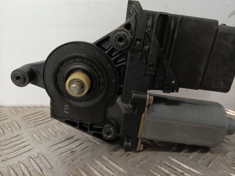 Recambio de motor elevalunas trasero derecho para volkswagen passat berlina (3b2) básico referencia OEM IAM 101438203  