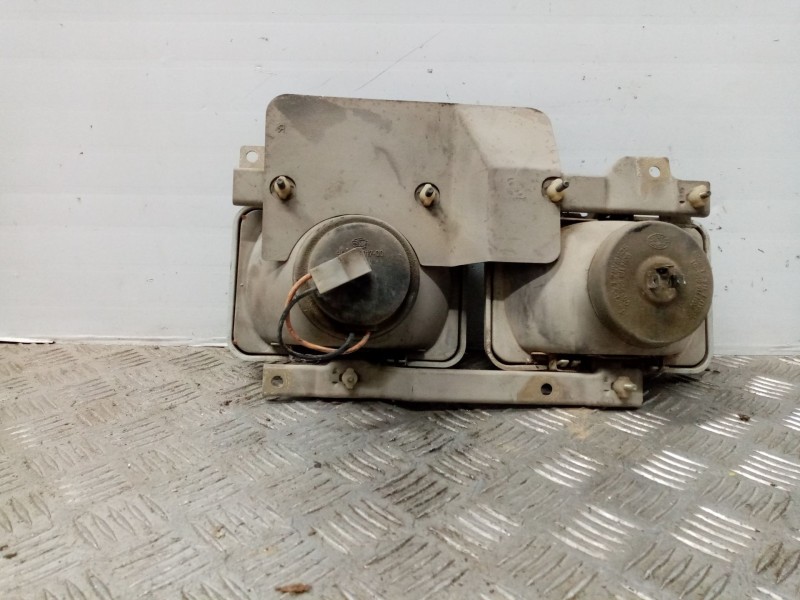 Recambio de faro derecho para nissan vanette (c 220) vanette transporter referencia OEM IAM   