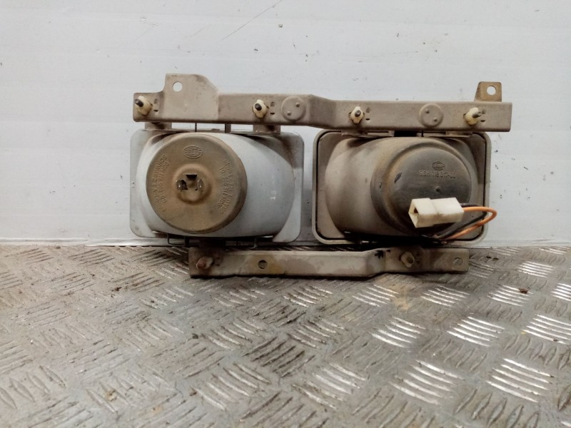 Recambio de faro izquierdo para nissan vanette (c 220) vanette transporter referencia OEM IAM   