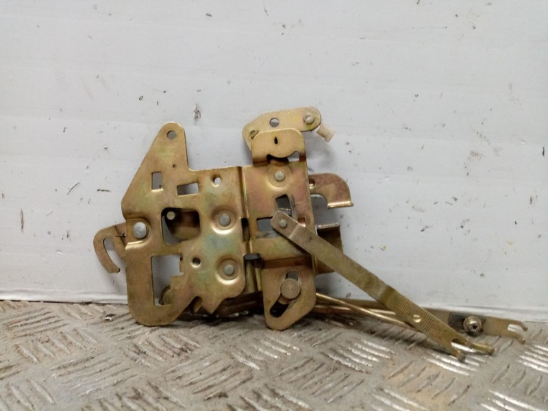 Recambio de cerradura puerta trasera izquierda para nissan vanette (c 220) vanette transporter referencia OEM IAM   